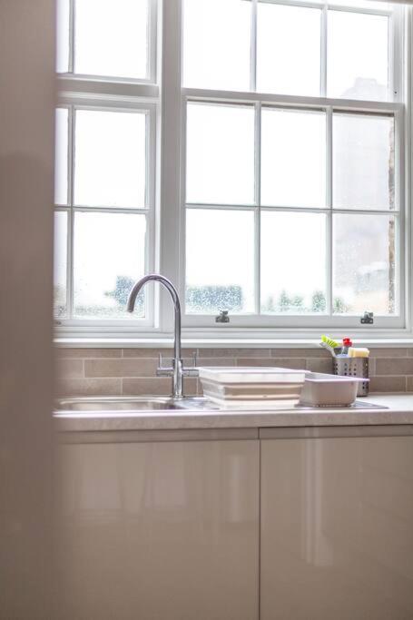 Spacious & Central 3-Bed Flat By Popular Waterloo! 伦敦 外观 照片