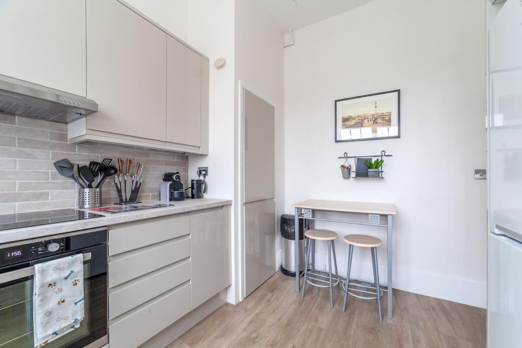 Spacious & Central 3-Bed Flat By Popular Waterloo! 伦敦 外观 照片