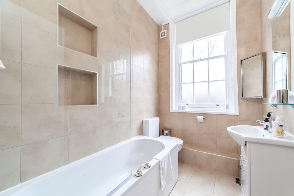 Spacious & Central 3-Bed Flat By Popular Waterloo! 伦敦 外观 照片